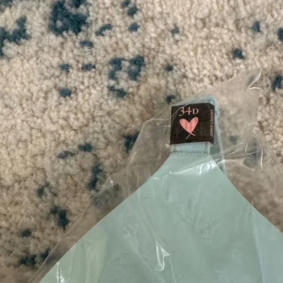 Victoria's Secret Aqua Bra - Picture 2 of 4